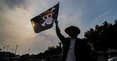 インドネシアのデモで掲げられたワンピースの海賊旗（TIME報道より）